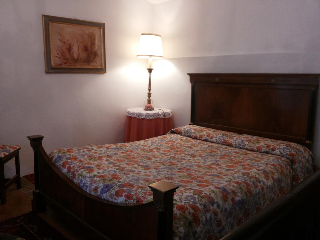 Motto Del Gallo Hotel Taverne Cameră foto
